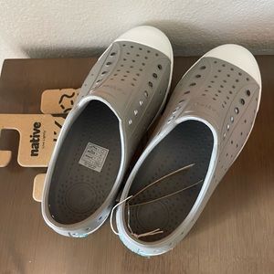 NWT native shoes size J2